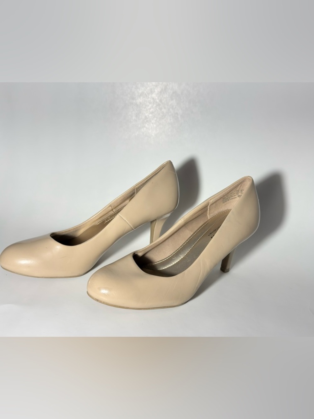 Comfort Plus by Predictions Nude Patent Round Toe Pumps Heels Size 7